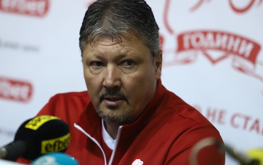 Треньорът на ЦСКА 1948 Любослав Пенев напусна клуба Легендарният нападател